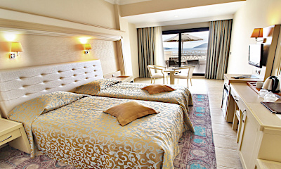 Teraslı Deluxe Deniz Manzaralı Oda